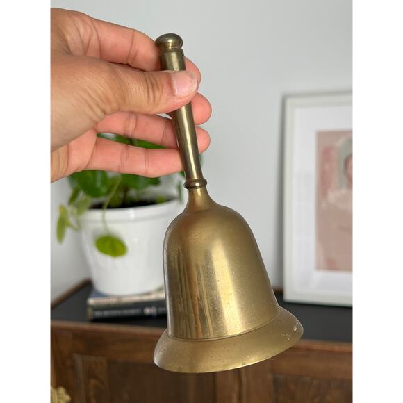 Vintage Brass Bell - School Bell - Patina - Vintage Metalware - Picture 5 of 10
